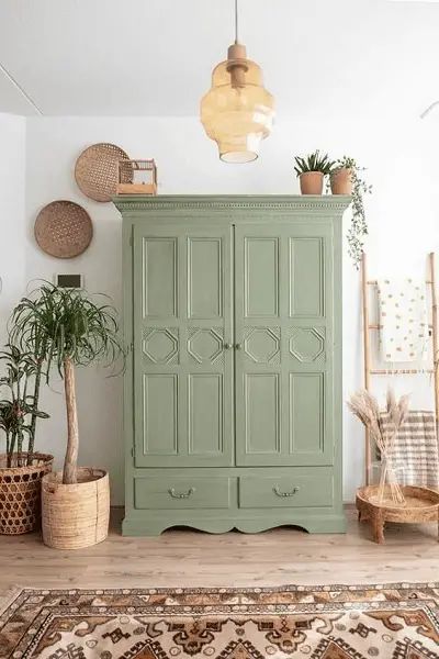 Relooking armoire bois | 10 façons de la moderniser Ikea Stuva, Interior Design Boards, Green Furniture, Furniture Renovation, Redo Furniture, Flipping Furniture, Interior Inspo, Living Room Inspiration, Furniture Makeover