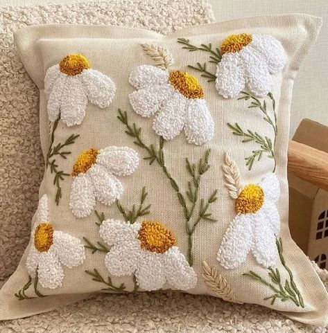 Koti Diy, Cushion Cover Pattern, Cushion Embroidery, Crochet Cushion, Crochet Cushion Cover, Colorful Crochet, Bantal Sofa, Punch Needle Patterns, Hand Embroidery Projects