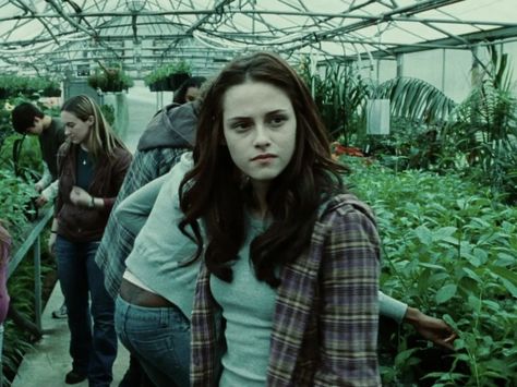 Lat Stratford, Twilight Grunge Aesthetic, Kristen Stewart Aesthetic Twilight, Twilight Movie Stills, Twilight Screenshots, Twilight Screencaps, Twilight Core, Forks Washington, Twilight Aesthetic