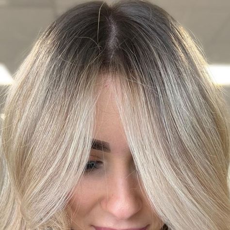 CASSIE • BOYNTON BEACH HAIR on Instagram: "Bright & Blended - Full Foil Root Melt & Gloss 🤤 love me some Redken Shades EQ! #rootmelt #redkenshadeseq #blonde #boyntonbeach" Blond Root Melt, Blended Root Blonde, Melted Blonde Hair, Root Blend Blonde, Blonde Blended Roots, Blonde Hair With Root Melt, Root Melt Blonde, Blonde Root Melt, Root Blonde