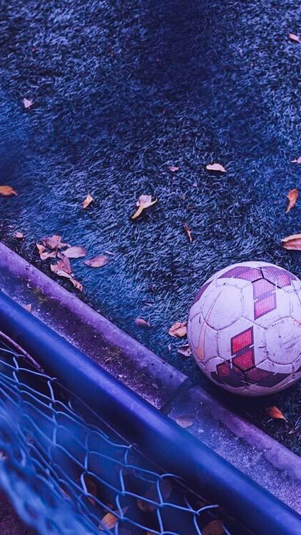 Purple Soccer Aesthetic, Purple Soccer Wallpaper, Athletic Wallpaper Iphone, Wallpaper Soccer, Athletic Wallpaper, Bow Wallpaper, Football Love, Character Aesthetics, Football Art