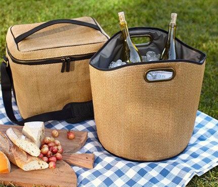 What to Bring to Your Next Picnic | SELF Party Bucket, Picnic Backpack, Picnic Accessories, Picnic Inspiration, Picnic Essentials, Picnic Baskets, Wine And Cheese, Cool Packaging, Perfect Picnic