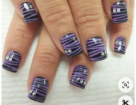 Halloween Nails Mummies, Purple Mummy Nails, Kid Halloween Nail Designs, Acrylic Nail Designs Halloween Simple, Halloween Nails Pedicure, Dip Nails Halloween Ideas, Halloween Gel Nail Designs For Short Nails, Mummy Nails Designs, Fingernail Designs Halloween