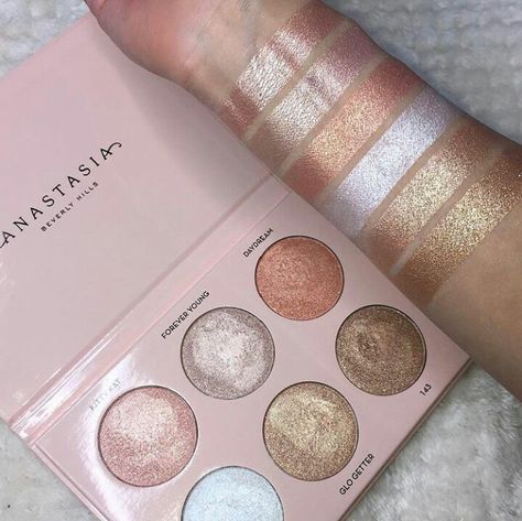 New Highlighter palette Collaboration with Anastasia Beverly Hills & Nicole Guerro Matte Make Up, Koleksi Makeup, Matte Eyeshadow Palette, Smink Inspiration, Beauty Make-up, Glow Skin, Braut Make-up, Glow Kit, Kesha