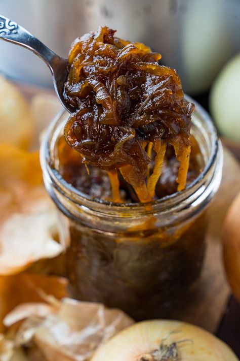 Slow Cooker Chipotle Maple Onion Jam Maple Onion Jam, Closet Cooking, Maple Recipes, Vidalia Onion, Onion Jam, Roast Beef Sandwiches, Roasted Onions, Bacon Jam, Vidalia Onions