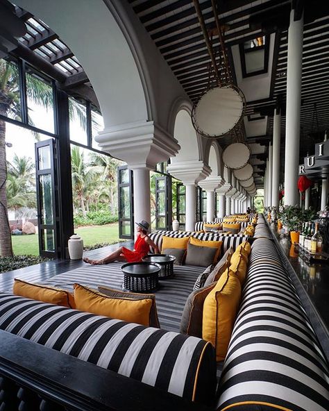 this is long bar at @intercontinentaldanang really like how this beautiful venue opens up the nature and ocean view with its stylish… Georgia Restaurants, Bill Bensley, Hotel Decorations, Modern Apartment Interior, Danang Vietnam, Hotel Room Design, Bar Interior, Small Hotel, Hotel Interiors