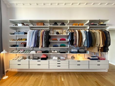 Vitsoe 606, Closet Shelving System, Curtain Closet, Wall Mounted Closet, Wardrobe Systems, Modular Wardrobes, Wall Railing, Rabbit House, Open Wardrobe