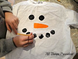 Diy Snowman Shirts For Kids, Snowman Shirt Diy, Snowman Shirt Ideas, Diy Christmas T-shirt, Christmas Shirts Diy, Snowman Shirts, Kids Christmas Shirts, Kindergarten Christmas Crafts, Kids Christmas T Shirts