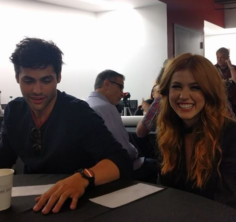 Shadowhunters Clary Und Jace, Matt Daddario, Malec Shadowhunters, Shadowhunters Season 3, Shadowhunters Cast, Kat Mcnamara, Clary And Jace, Shadowhunters Malec, Matthew Daddario