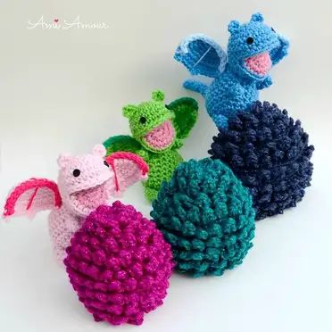 Free Crochet Dragon Pattern To Tuck Away Inside A Dragon Egg Amigurumi - Easter Crochet Free Patterns - Daily Crochet Brush Crochet, Yarn Yoshi, Crochet Pokeball, Chameleon Crochet, Yoshi Amigurumi, Stitch Amigurumi, Yoda Crochet, Egg Crochet, Yarn Toys