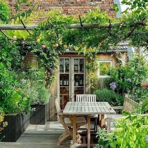 Patio Inspiration, City Garden, Gorgeous Gardens, Courtyard Garden, Terrace Garden, Garden Cottage, Edible Garden, Back Garden, Small Gardens