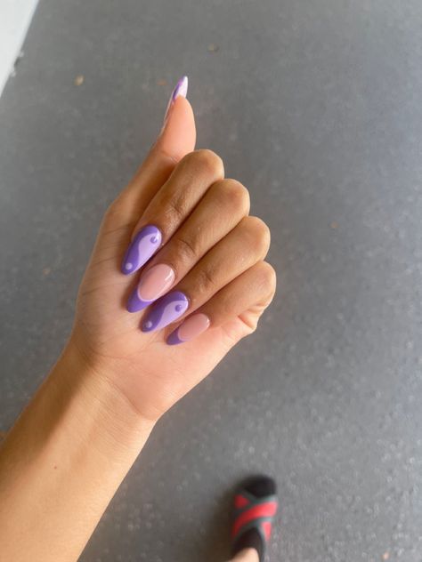 Ting Yang Nails, Ting Yang Nail Design, Purple Ying Yang Nails, Ying Yang Nails Acrylic, Pink Nails Ying Yang, Purple Yin Yang Nails, Blue Yin Yang Nails, Yin And Yang Nails Coffin, Ying Yang Nails