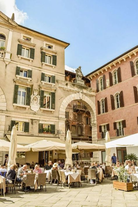 People sitting at cafes in Piazza dei Signori in Verona Italy. Top 10 Things to Do in Verona, Italy. Italy Photography. Aesthetic. #italia #italy Day Trips From Milan, Travel By Train, Italy Culture, Italy Milan, Italy Itinerary, Verona Italy, Explore Italy, One Day Trip, Italy Travel Tips