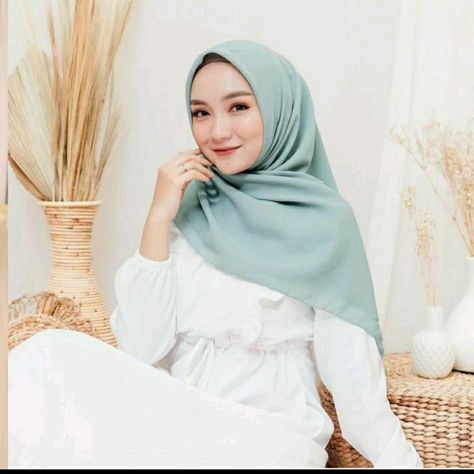 Bella Square Hijab, Bella Square, Square Hijab, Dusty Purple, Ootd Hijab, Hijab Tutorial, Colored Denim, Muslim Fashion, Hijab Fashion