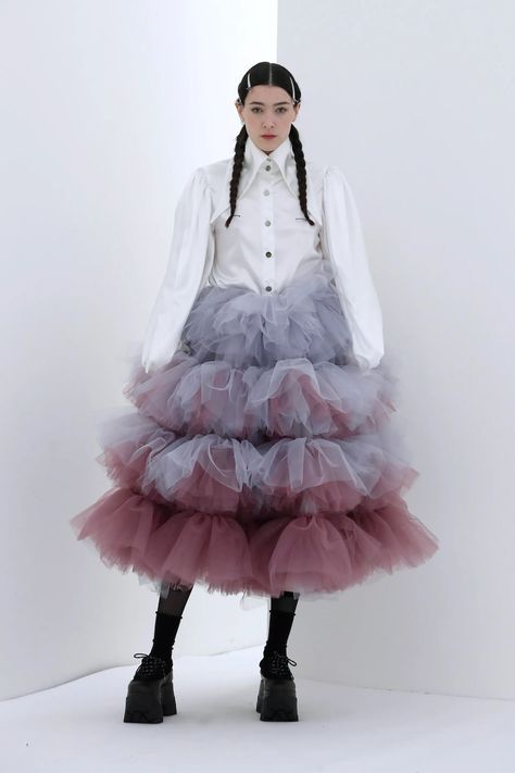 2022 Fashion Show, Layered Tulle Skirt, Quirky Fashion, Weird Fashion, Miuccia Prada, 2022 Fashion, Textiles Fashion, Fall 2022, Maxi Skirts