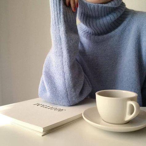 Blue Winter Aesthetic, Blue Aesthetic Pictures, Blue Academia, Aesthetic Happy, Happy Pictures, Elegant Outfits, Blue Winter, Aesthetic Y2k, Preppy Aesthetic