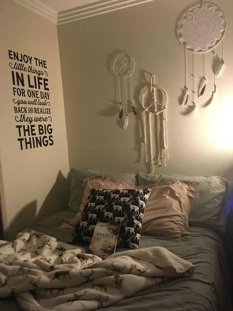 Dream Catcher Room Ideas Bedrooms, Dream Catcher Room Ideas, Dream Catcher In Bedroom, Dream Catcher Aesthetic, Dreamcatcher Bedroom, Dream Catcher Room, Homemade Dream Catchers, Hippy Bedroom, Deer Blanket