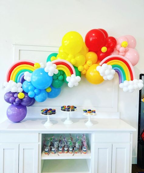 Some rainbows and smiles to start the week off right! How cute is this setup by @blownpdxballoons? 💛 #qualatex #balloons #balloondecor… | Instagram Rainbow Balloon Garland, Qualatex Balloons, Rainbow Balloons, Day Party Ideas, Heart Balloons, Rainbow Heart, Balloon Arch, Balloon Garland, Day Party