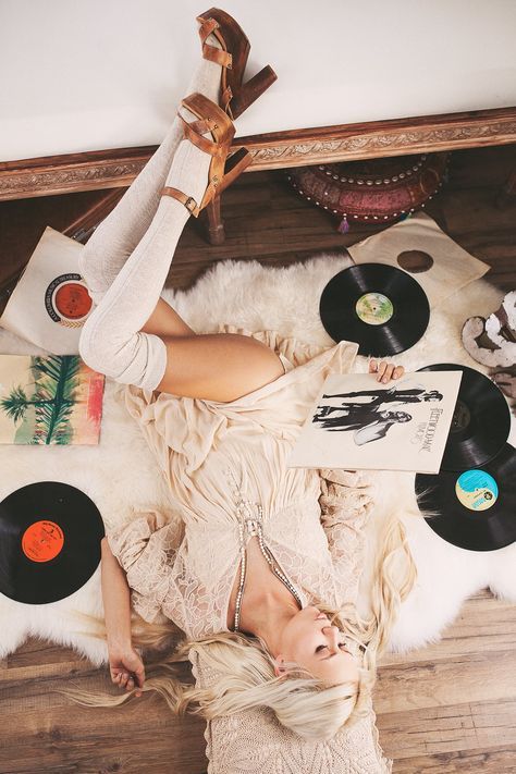 Music Photoshoot, Life On The Road, Vintage Photoshoot, Record Art, Record Players, Vinyl Music, Vintage Vinyl Records, Record Store, Best Songs