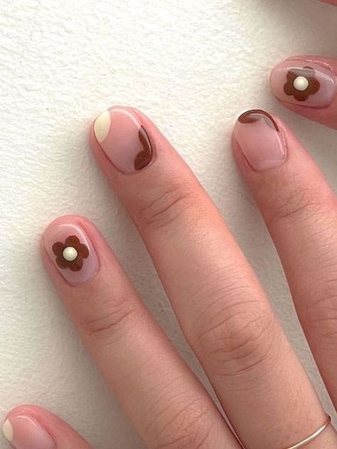 Brown and white negative space short nails with a flower accent Nail Designs And Colors, Space Nail Art, Brown Nail Designs, Negative Space Nail Art, Brown Nail, Brown Nails Design, Minimal Nails Art, Beauty Hacks Nails, Hippie Nails