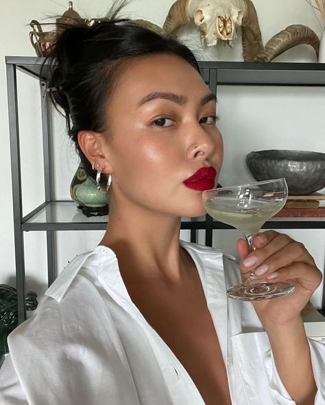 Makeup inspo | Instagram Mimi Nguyen, Parisian Makeup, Red Lips Makeup Look, Mekap Mata, 20 Makeup, Red Lipstick Makeup, Date Night Makeup, Beauty Vibes, Barbie Makeup