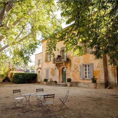 Château La Canorgue is a family-owned estate and working vineyard about a mile from the town of ... Comer See, Summer Movie, Tuscan Inspired, Russell Crowe, Chateau France, Chur, Good Year, Provence France, Summer Inspiration