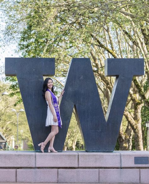 Uw Graduation, Graduation Photoshoot, Grad Photos, Graduation Dress