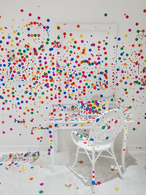 obliteration room yayoi kusama david zwirner give me love new york Obliteration Room, Dot Day, Yayoi Kusama, Art Brut, Art Japonais, Japanese Artists, Conceptual Art, Art And Architecture, Art Room