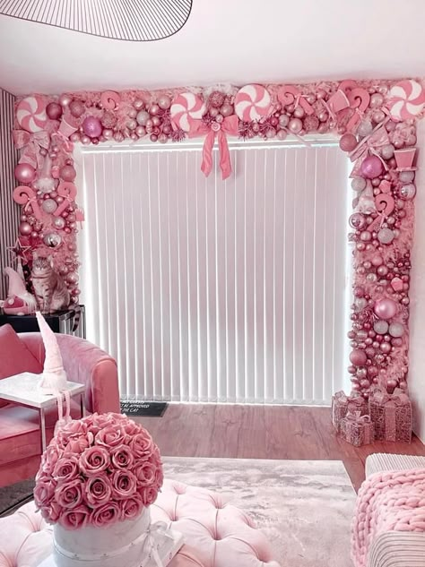 Christmas Decor Ideas Pink And Silver, Pink Christmas Garland Ideas, Pink Christmas Office Decor, Pink Christmas Decorations Living Room, Pink Holiday Decor, Barbie Christmas Decor, Pink Christmas Decorations Bedroom, Pink Christmas Bedroom Decor, Pink Christmas Living Room