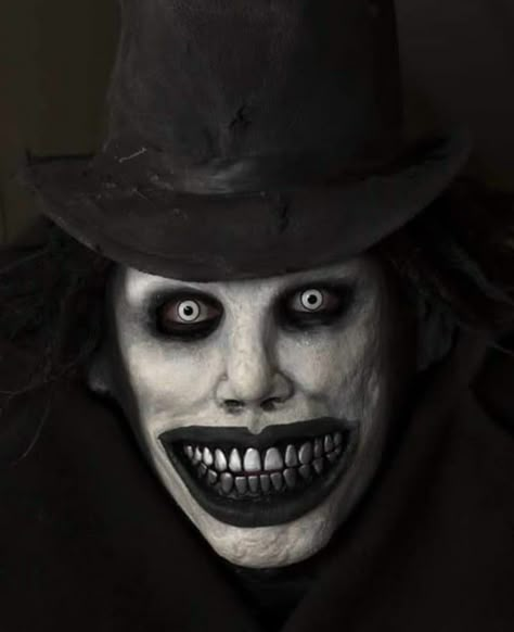 Babadook Terrifying Photos, Creepy Photography, Creepy People, Creepy Images, Scary Halloween Costumes, Evil Clowns, Horror Tattoo, Horror Movie Art, Horror Icons