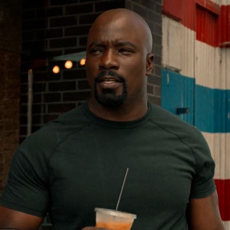 Marvel Defenders, Luke Cage Marvel, Mike Colter, Heroes For Hire, Defenders Marvel, Men's Facial Hair, Marvel Show, Ocean Eyes, Luke Cage