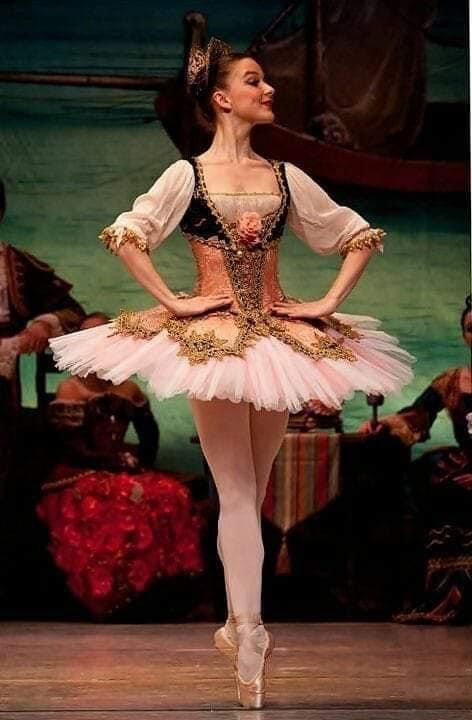 Ballerina Nutcracker, Ballet Costumes Tutus, Tutu Ballet, Ballet Beauty, Ballet Costume, Ballet Inspiration, Boris Vallejo, 파티 드레스, Ballet Photos