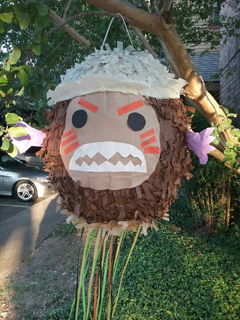 Kokamora Pinata | CatchMyParty.com Pirate Pinata, Moana Birthday Party Theme, Moana Theme Birthday, Festa Moana Baby, Moana Theme, Moana Themed Party, Piñata Ideas, Luau Birthday Party, Monster Trucks Birthday Party