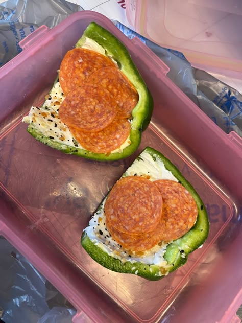 Eating Healthy On The Go, Lunch With Cream Cheese, Mean Prep Ideas Healthy Recipes, Take Along Lunch Ideas, Green Pepper Snack Ideas, Healthily Lunch Ideas, Healthy Lunch Ideas To Go, Green Pepper Cream Cheese Snack, On The Go Lunches Healthy