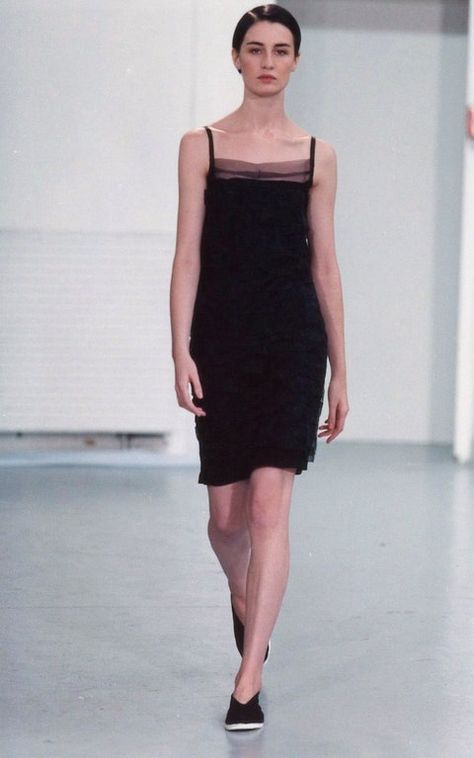 Helmut Lang 90s, Helmut Lang Archive, 90s Slip Dress, Fashion 90s, Vogue Dress, Black Slip Dress, 90s Outfit, Am Pm, Fashion Show Collection