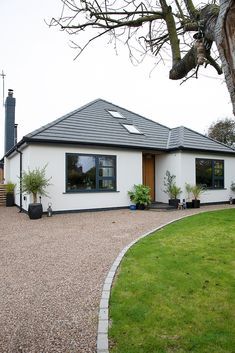 1930s Bungalow Exterior, White Bungalow Exterior, Bungalow Renovation Before And After, Design For Small Spaces, Bungalow Conversion, Contemporary Bungalow, Modern Window Design, 1930s Bungalow, Bungalow Extensions