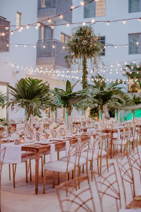 A Great Gatsby-inspired wedding held at The Betsy Hotel in South Beach, Miami. Great Gatsby Themed Wedding, Miami Beach Wedding, Sunset Beach Weddings, Tropical Wedding Theme, Tropical Glam, Gatsby Wedding Theme, Miami Wedding Venues, Palm Wedding, Beachy Wedding