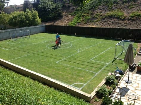 For my home one day!! I want! Backyard Turf, Home Gym Layout, Backyard Court, Soccer Pitch, Backyard Decorating, Backyard Sports, Street Soccer, Benfica Wallpaper, Sports Academy