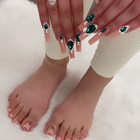 Acrylic Nails With Diamonds, Strass Nails, Birthday Vibes, Green Acrylic Nails, Acrylic Toe Nails, Nails 3d, Drip Nails, Nails Today, Glow Nails