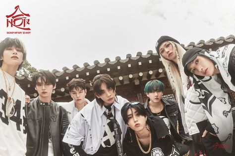 display their charisma in latest group teasers for '合 (HOP)' Nama Korea, Film Netflix, Top Albums, Kids Groups, Walk On Water, Lee Know Stray Kids, Skz In Cute, Concept Photos, Pop Bands