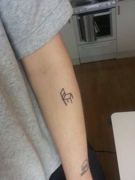 Tiny Chair Tattoo, Chair Tattoo Simple, Desk Tattoo, Funky Tattoo Ideas, Bold Line Tattoo, Chair Tattoo, Tattoo Chair, Stick Poke Tattoo, Funky Tattoos