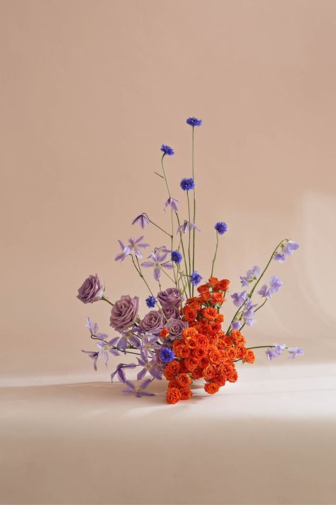 Flower School, Flower Therapy, Vase Arrangements, Floral Studio, Arte Floral, Beautiful Blooms, Orange Flowers, Ikebana, Flower Shop