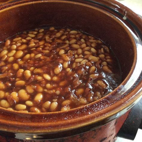 14 Ways With Navy Beans Barbeque Menu, Boston Baked Beans Recipe, Navy Bean Recipes, Chili Bean Soup, Bean Pie, Navy Bean Soup, Barbecue Side Dishes, Baked Beans Recipe, Boston Baked Beans