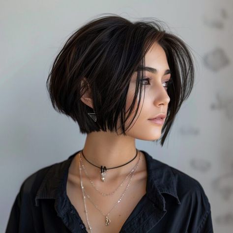 50 Chin Length Haircuts: Chic Styles for a Trendy Look In 2023 Edgy Haircuts For Women, Waves Haircut, Chin Length Haircuts, Chic Haircut, Going Grey, Edgy Haircuts, Chin Length, Chin Length Bob, Tousled Waves