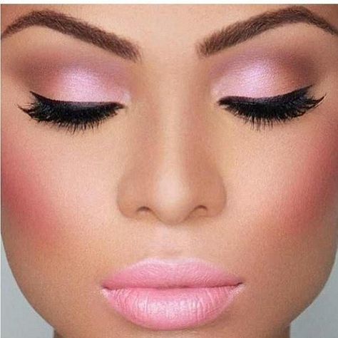 Light pink lips and eyes Rosa Make-up, Pink Eye Makeup Looks, Pink Eye Makeup, Long Eyelashes, Valentines Day Makeup, Beauty Make-up, Makijaż Smokey Eye, Pink Makeup, Day Makeup