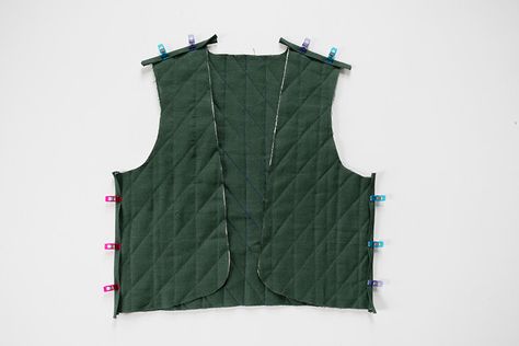 Tutorial: How To Make A Quilted Linen Vest – the thread Easy Vest Sewing Pattern, Diy Quilted Vest Pattern, Quilted Waistcoat Pattern, Quilted Gilet Pattern, Free Quilted Vest Pattern, Quilted Vest Patterns, Linen Vest Pattern, Linen Vest Sewing Pattern, Mens Vest Pattern Free Sewing