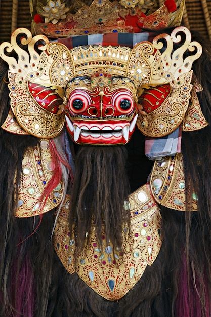 Photo barong the benevolent beast | Premium Photo #Freepik #photo #barong-bali #barong #bali-dance #indonesia-culture Barong Bali, Bali Sunset, Fu Dog, Indonesian Art, Dragon Dance, Lion Dance, Ubud Bali, Masks Art, Native Art