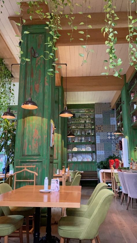 Cute Cafe Interior, Greenhouse Cafe, Coffee House Design, Modern Restaurant Design, Brunch Cafe, Unique Cafe, Italian Cafe, Green Interior Design, Cozy Coffee Shop