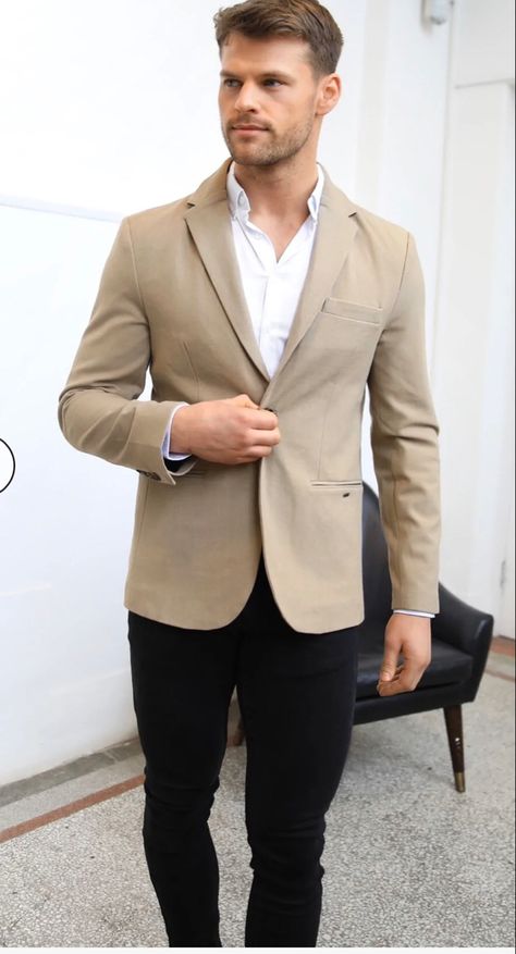 Beige Blazer Outfit Men, Mens Wedding Guest Outfit, Beige Blazer Outfit, Wedding Guest Outfit Spring, Mens Business Casual Outfits, Wedding Outfit Men, Brogues Men, Tan Blazer, Beige Blazer