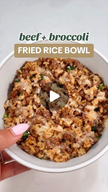 MaKayla Kim Thomas on Instagram: "Quick + straight to the point 👏🏼 exactly the type of meals I need more than ever in my life right now 😅   Feel free to change up ingredients based on what YOU have/enjoy—mine is almost always a mixture of whatever veggies I have in my fridge that need to be used up 🤪   Egg roll bowls are from Balanced Bites cookbook 🩷 full macros listed there!   when you’re ready to eat food you love (in a way that’s NOT miserable)—I got you 👉🏼 digital cookbooks + fitness plans here makaylathomas . com  #healthymeals #mealprep #highprotein #friedrice #mealideas #healthydinner #dinnerideas #quickmeals" Mikayla Thomas Fit Recipes Lunch, Mikayla Thomas Fit Recipes Dinner, Makayla Thomas Fit Recipes Crockpot, Makayla Kim Thomas Recipes, Makayla Thomas Fit, Mckayla Thomas Fitness Recipes, Mikayla Thomas Recipes, Makayla Thomas Fit Recipes Dinner, Makayla Thomas Recipes